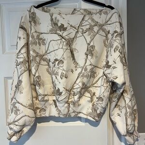 Abercrombie & Fitch Sunday Slash Cream Camo Cropped Sweatshirt